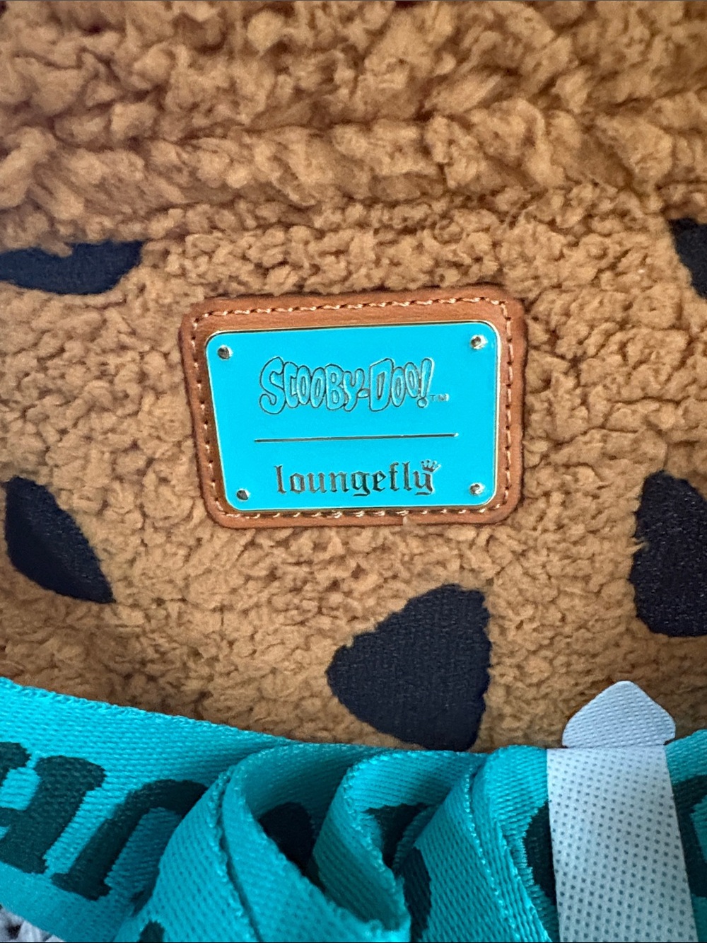 Loungefly Scooby-Doo Sherpa Crossbody Bag with Teal Strap NWT - Picture 4 of 4